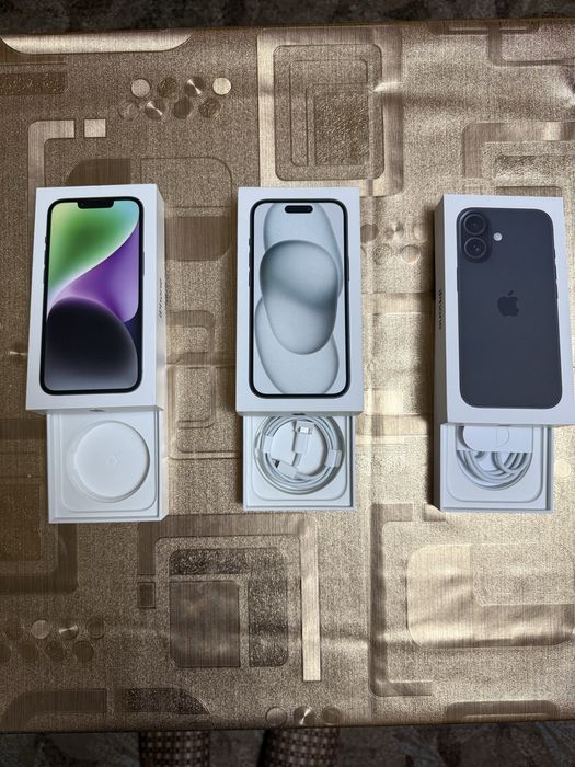 Кутии и аксесоари за Iphone 14,15,16 - черни