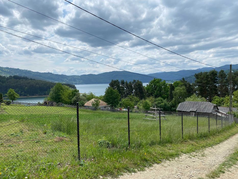 Teren de vanzare lac Bicaz/Izvorul Muntelui intravilan cu acces la lac
