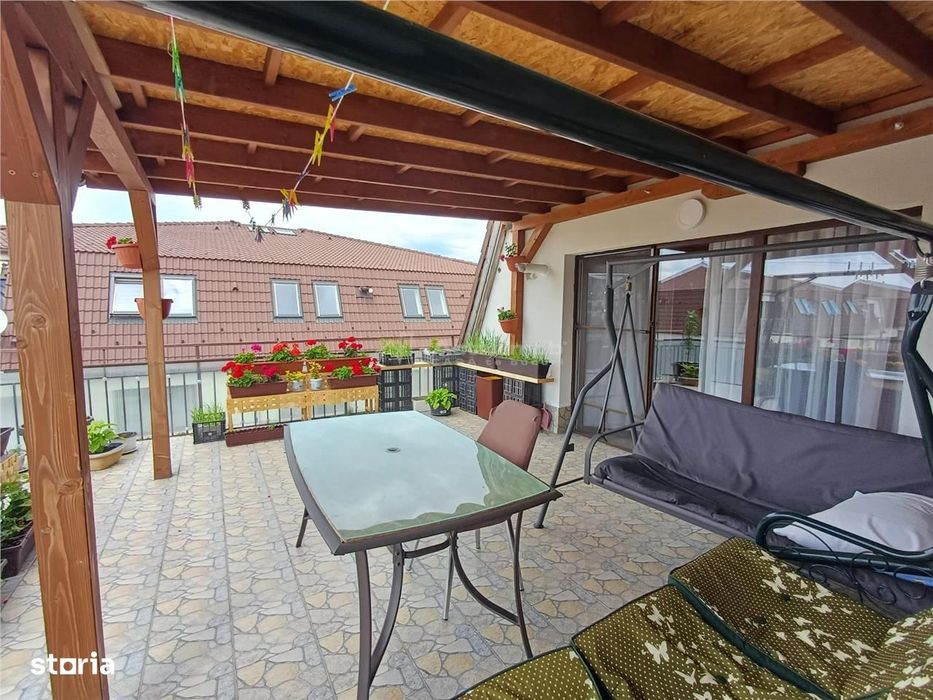 Apartament 4 camere 2 bai terasa mare de vanzare