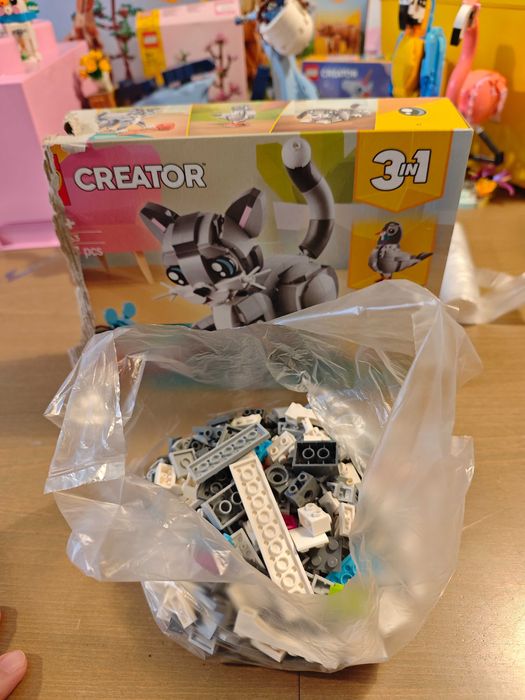 Продавам голям комплект от лего, с книжките, кутиите, LEGO
