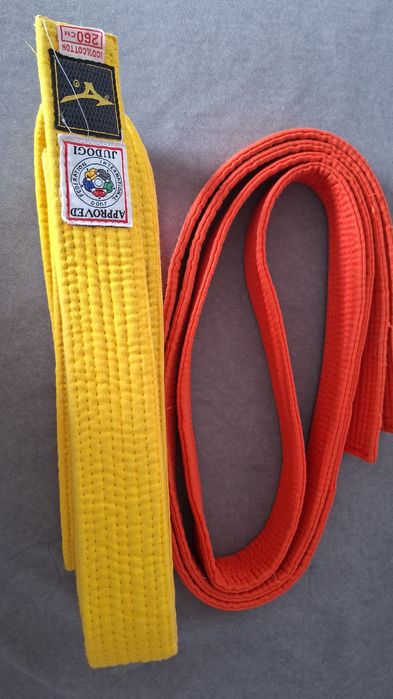 Продам кимано essimo+пояс 140-145