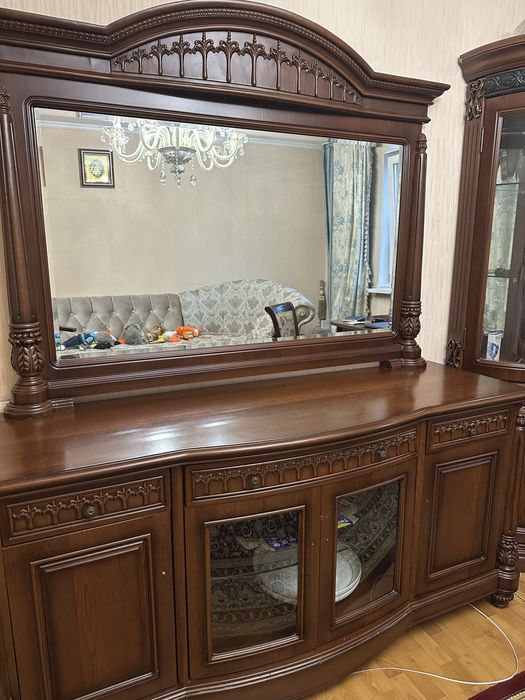 Мебель в гостинную, диван, буфет, комод с зеркалом