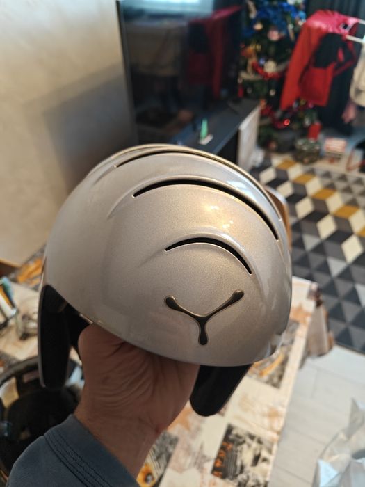 Детски ски, обувки, каска и щеки комплект.