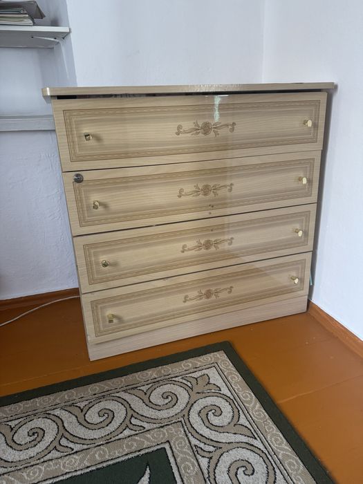 Продаю спальный гарнитур