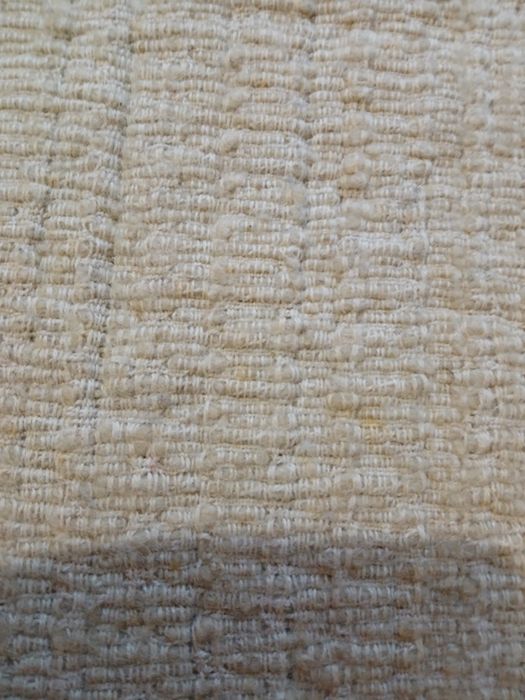 Бял и червен вълнен губер