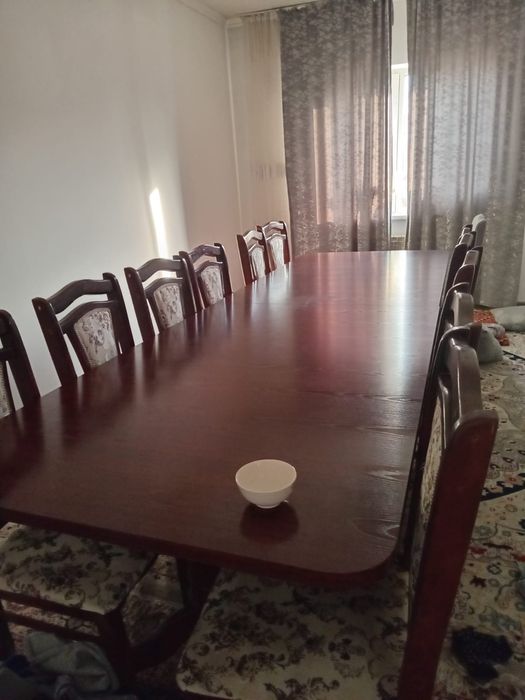 Стол сатылады орындығымен