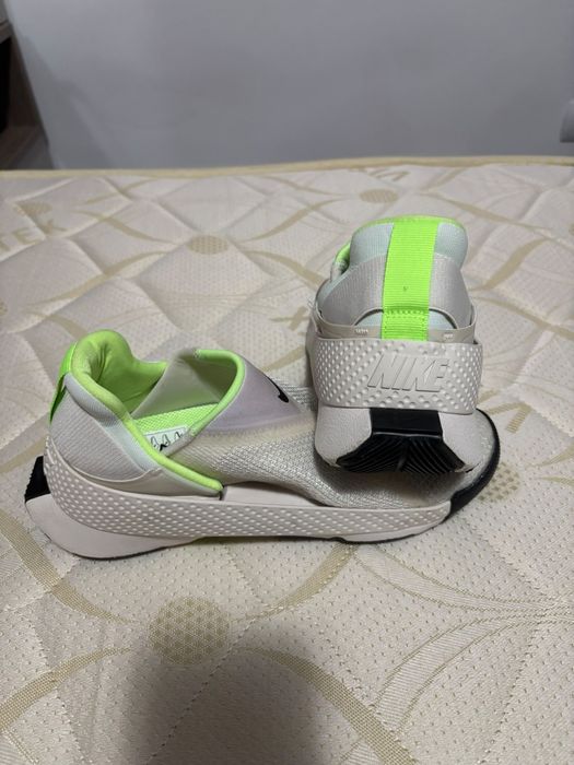 Nike GO FlyEase Phantom Ghost Green