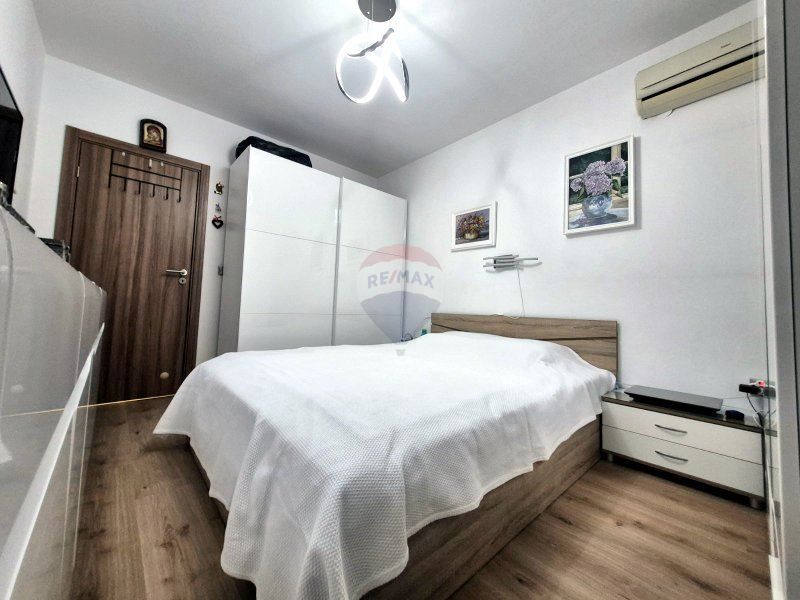 Продава се Двустаен апартамент в Варна, Възраждане 1 - 73 кв.м за 1172 €/кв.м - Снимка #12