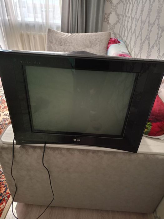 Продам шв.машину, ТВ, кровати