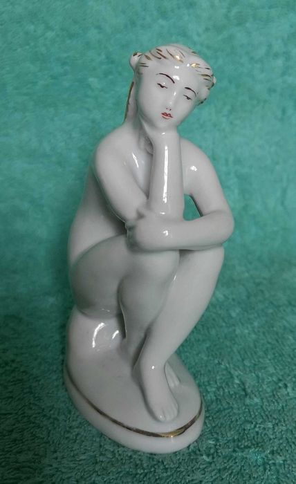 Статуэтка "Девушка на камне". ЛФЗ.