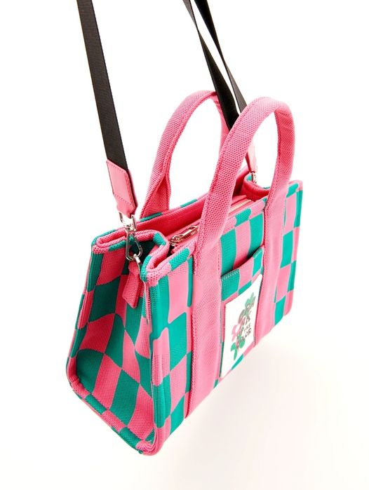 Цветна дамска чанта изработена от здрав текстил  от "Reserved " НОВА