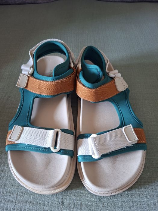 Чисто нови обувки и сандали за момче 35 номер (Vans, Reserved, Zara)