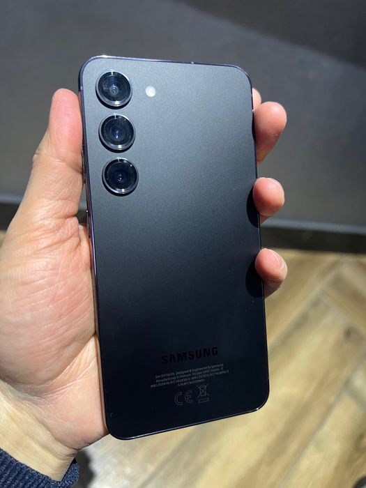 Продам Samsung S23 8/128 GB black в хорошем состоянии