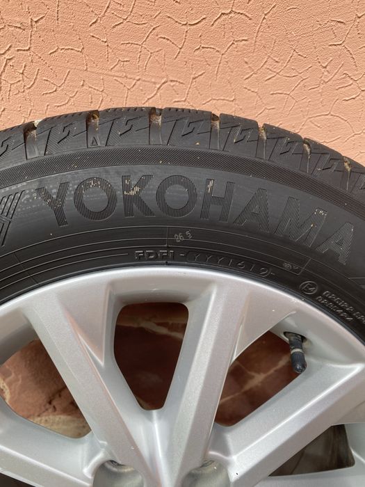 Зимние шины Yokohama с диска на камри,