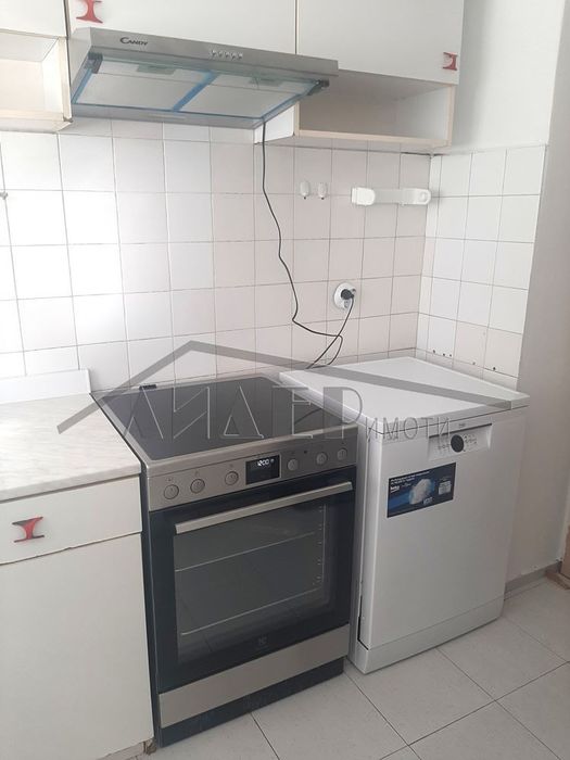 Дава се под наем Тристаен апартамент в Пловдив, Кършияка - 68 кв.м за 418.2 € - Снимка #7