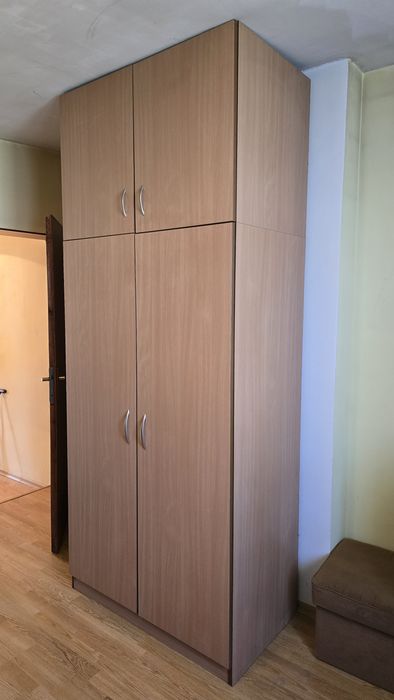 Легло с матрак и повдигащ механизъм