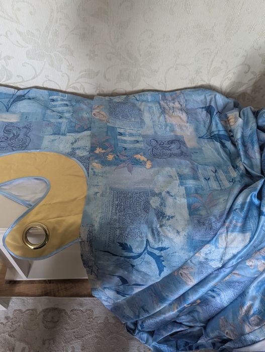 Продам обои и занавески в отличном состоянии,подойдёт как для гостиной