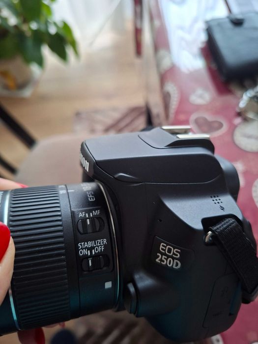 DSLR Фотоапарат Canon EOS 250D 18-55 IS 24.1, MPx ,WI-FI