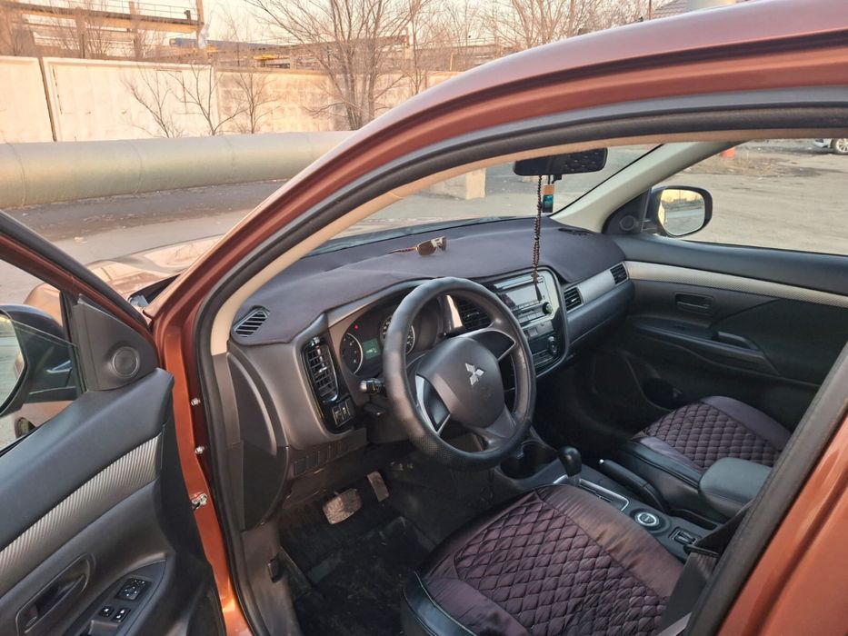 продам Mitsubishi Outlander (2012)