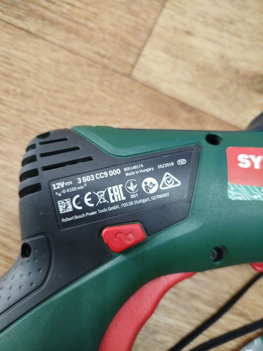 Цепная пила Bosch.