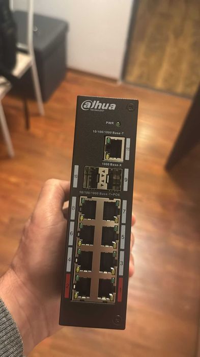 Switch PoE 8 Porturi – Putere și Conectivitate într-un Singur