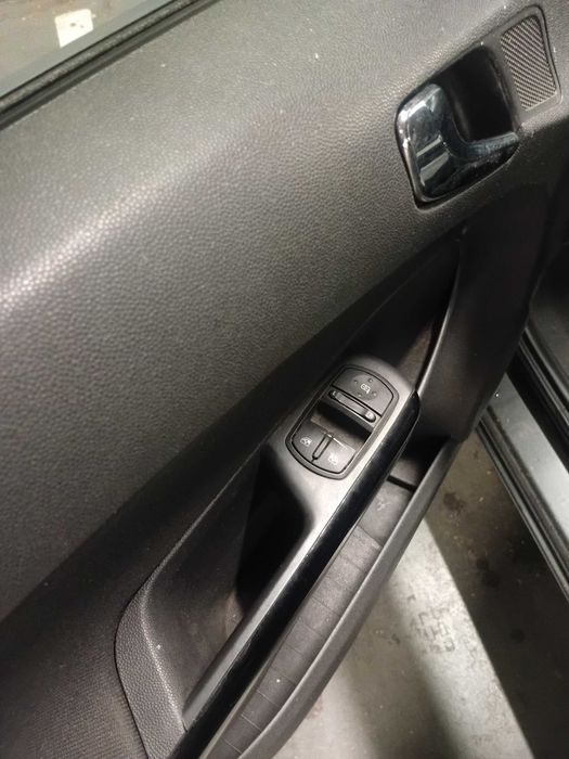 vand Opel corsa disel an 2010