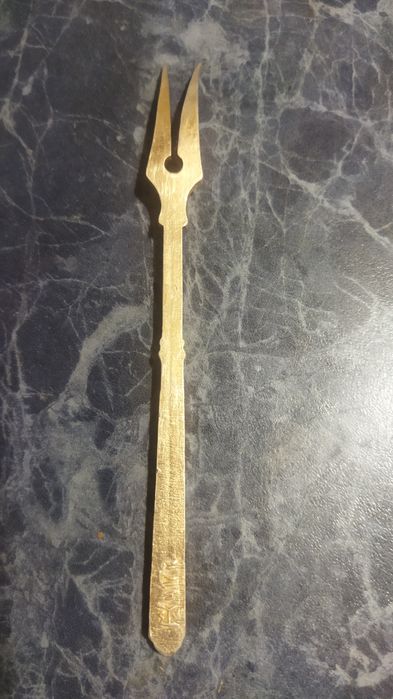 Вилка двузубчатая.