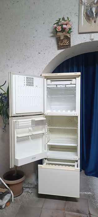 Продам трёх камерный холодильник