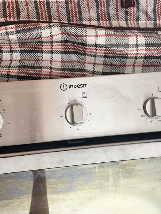Электрический духовой шкаф Indesit