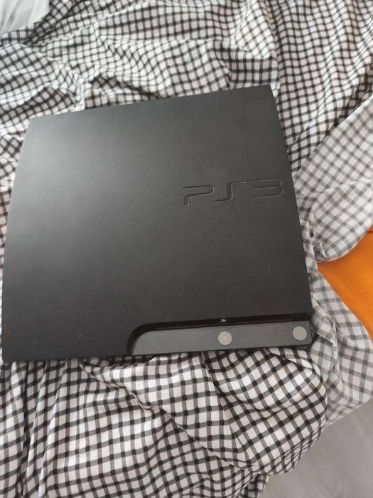Vând PS 3 slim fara manete 2 jocuri FIFA 2012 și gata 5