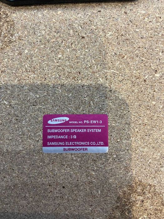 Сабвуфер Samsung.