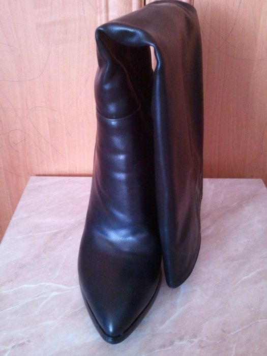 Продам новые сапожки.