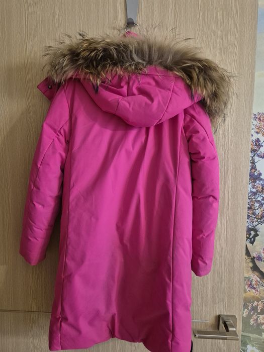 Продам зимний пуховик на девочку ,