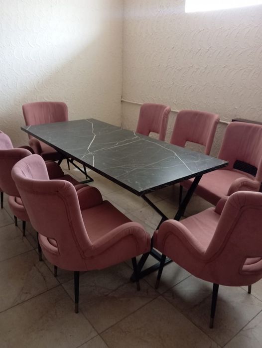 Продается стол стульями
