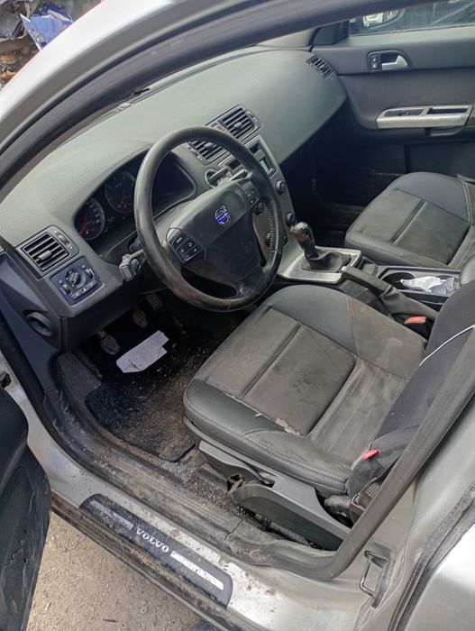 Dezmembrez Volvo S40