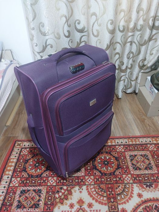 Чемоданлар  сотилади  1 таси  250000минг сум