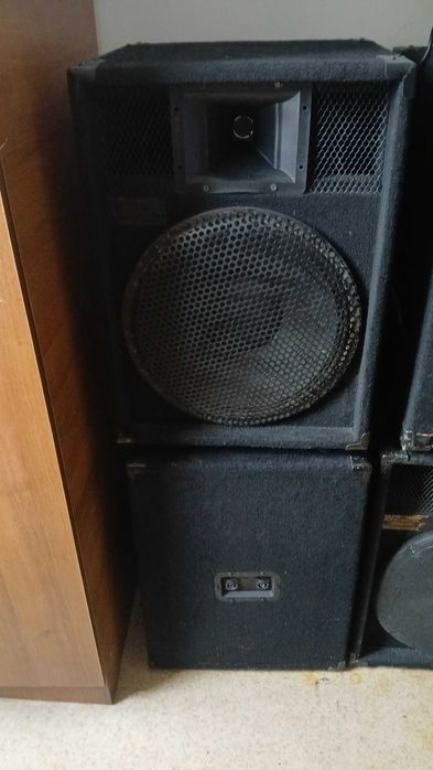 Музыкальный аппаратура и пульт