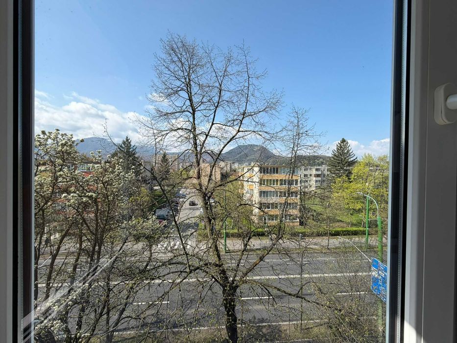 Inchiriez apartament cu 2 camere