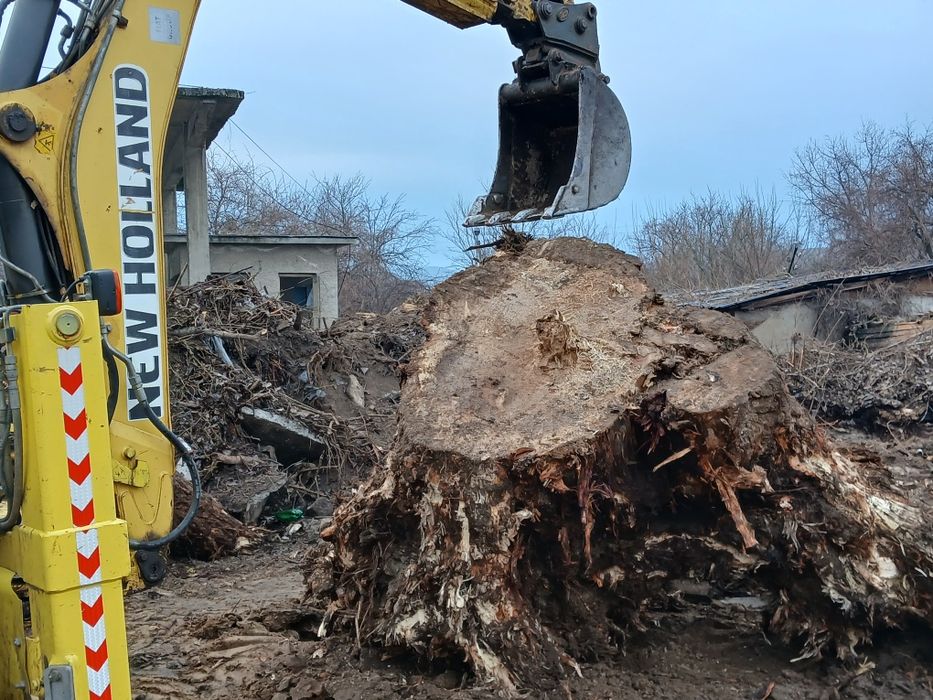 Услуги с Багер, Валяк ,Бобкати , Чук и Самосвали до .БИК-СТРОЙ ООД