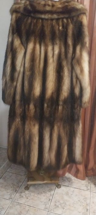 Дълго палто от златна белка