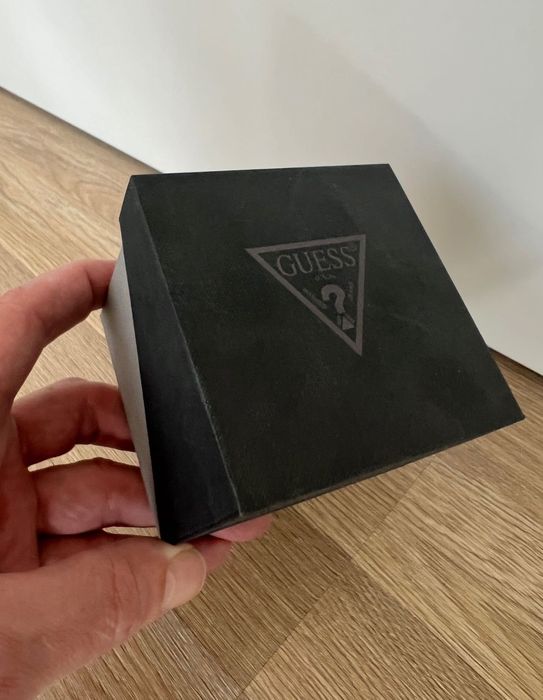 Часы женские Guess