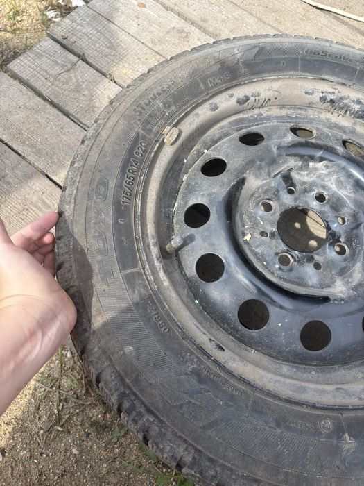Продам всесезонные шины