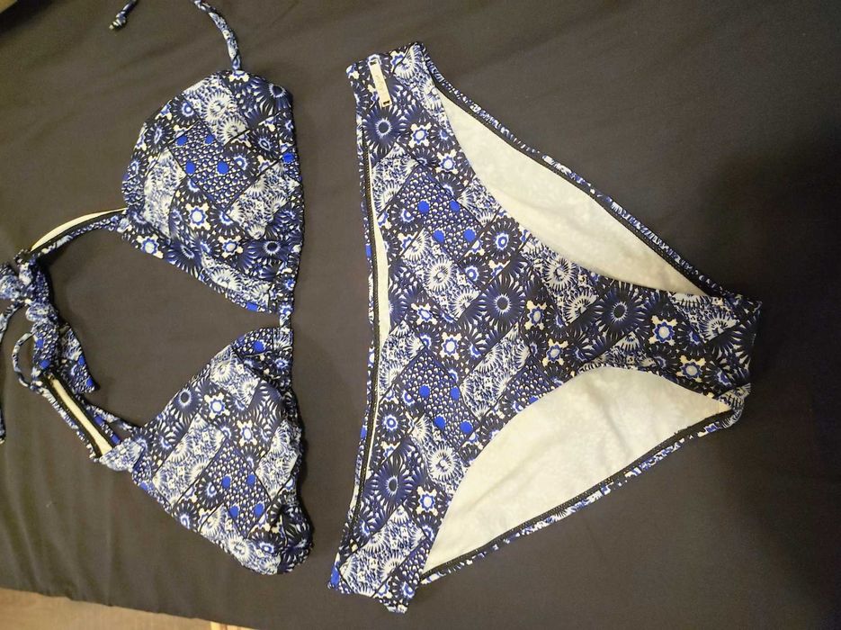 Vand costum baie din 2 piese ( nou ) marime 42