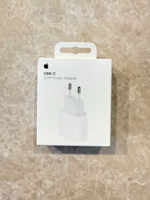 Apple iPhone 17e 256GB Black – Чисто нов, запечатан, + подарък адаптер!