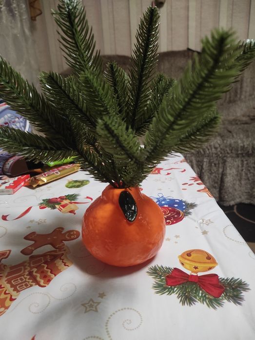 Веточки с вазочкой новогоднее украшение