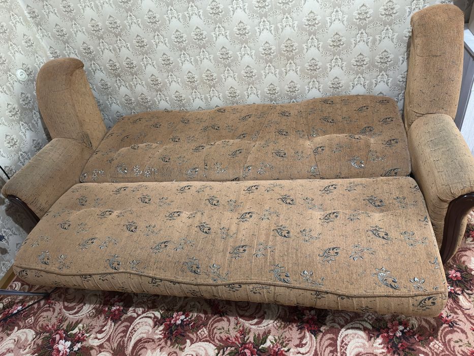Продам диван с 2 креслами