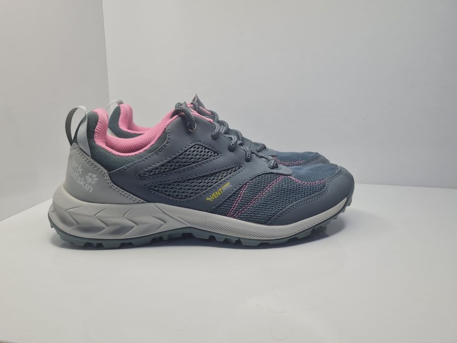 Маратонки Jack Wolfskin 

Чисто нови с кутия.

Размер 40.5 стелка 25.5