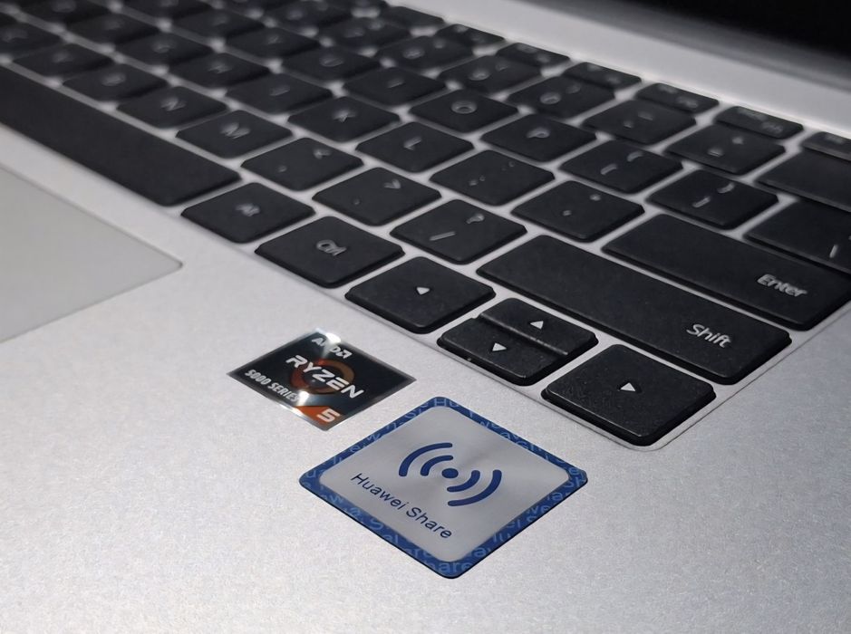 Vând Huawei matebook D15