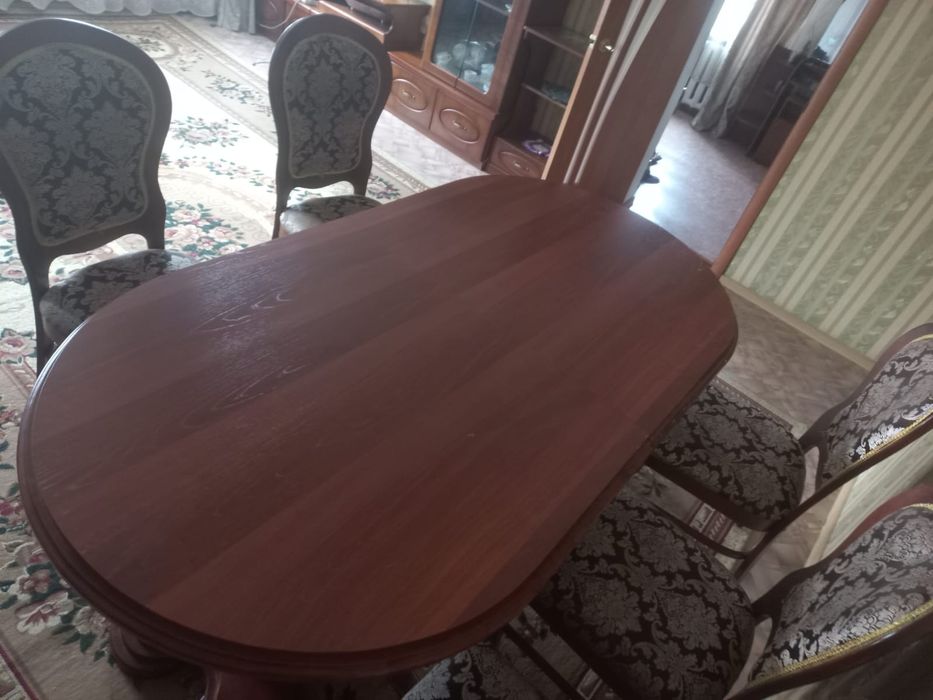 Стол в хорошем состоянии