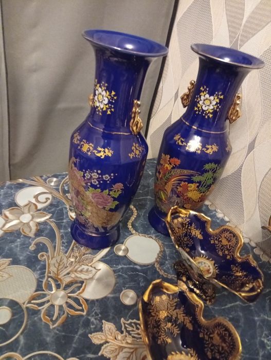 Продается вази для цветов синий цвет и белый цвет